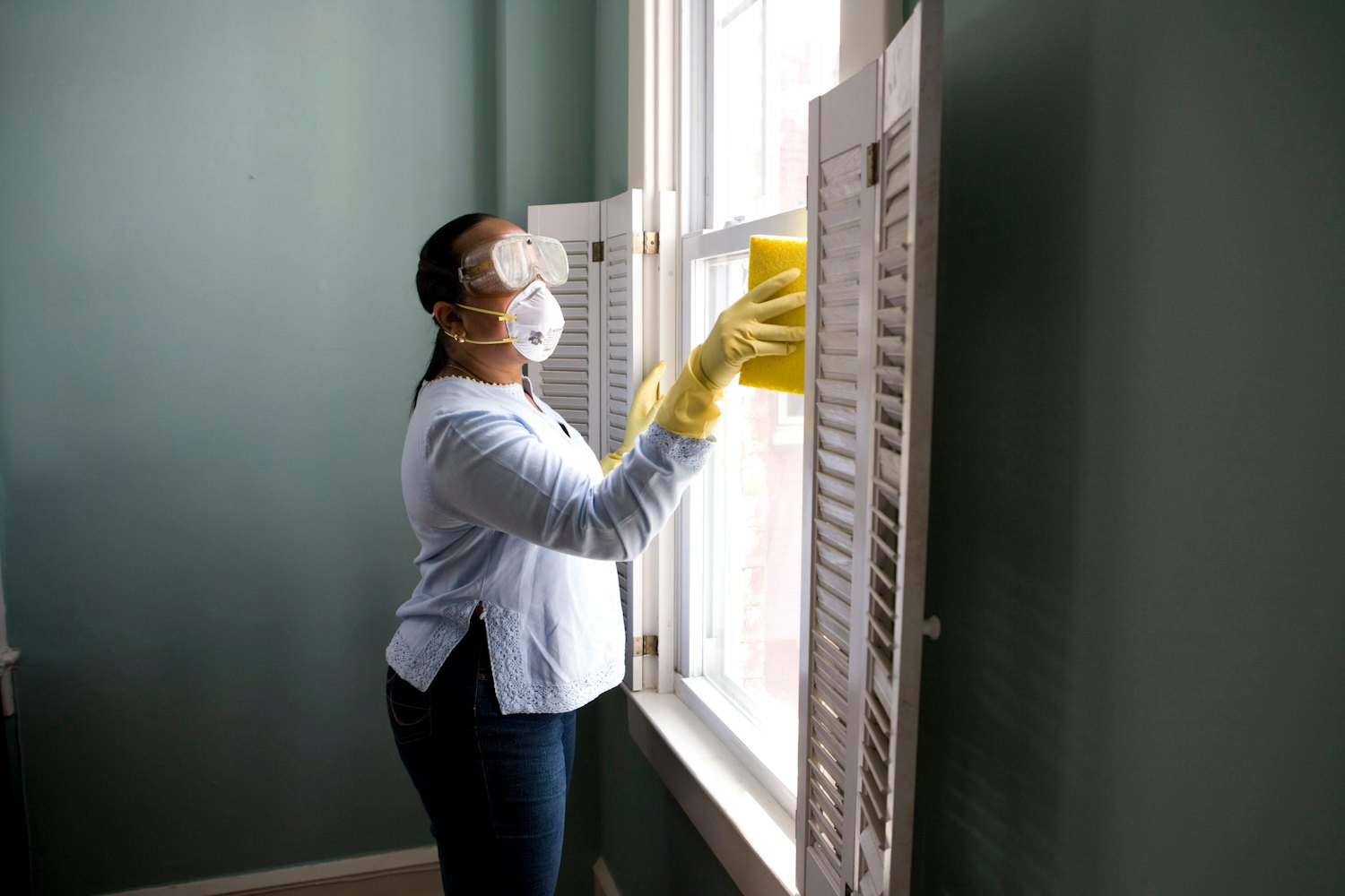 ClenoVaire cleaning professional preparing to clean a Kansas City home